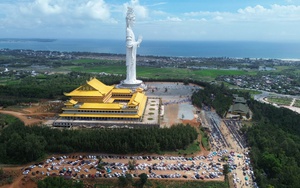 Dòng người nườm nượp chiêm bái tượng Phật Quan Âm cao nhất Đông Nam Á