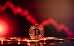 Nóng: Bitcoin ‘thủng’ mốc 65.000 USD, ‘vàng kỹ thuật’ trở thành tài sản rủi ro bậc nhất