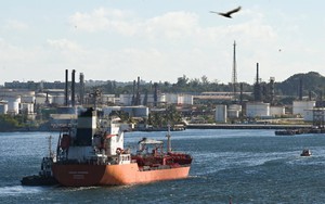 Lần đầu tiên sau 60 năm, Mỹ làm điều này nhắm vào Cuba, hàng loạt tàu chở dầu hướng tới Havana đột ngột quay đầu về