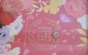 Mua hộp quà cao cấp để đi biếu chúc Tết họ hàng, người phụ nữ ê chề khi mở ra và chứng kiến những gì bên trong