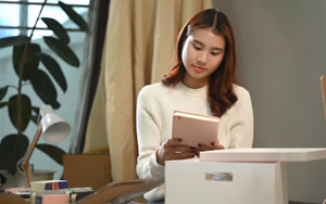 Ở tạm phòng ngủ của em chồng 5 ngày Tết, tôi choáng váng bàng hoàng bởi những gì nhìn thấy trong ngăn kéo