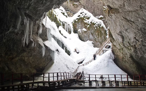 Một thứ bí ẩn bị "phong ấn" trong hang băng 5.000 năm vừa được giải phóng, có thể tạo ra phép màu cho nhân loại