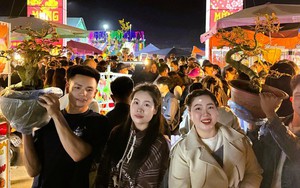 "Biển" người ùn ùn đổ về Ninh Bình đi chợ "mua may, bán rủi" lúc nửa đêm