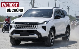 Toyota Fortuner 2026 lộ thêm ảnh ‘hot’: Đầu góc cạnh, dáng có thể gây tranh cãi nhưng nội thất giống Prado thì dễ ‘phả hơi nóng’ lên Everest