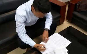 Bị sa thải sau 15 năm cống hiến, ngày nghỉ việc, tôi được sếp tặng 1 hộp quà: Về đến nhà mở ra mà sững sờ với thứ bên trong