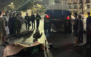 Tông vào xe bồn rửa đường, nam thanh niên mặc áo Grap tử vong