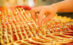 Mua vàng nhẫn hàng tháng để tích cóp, bất ngờ tiệm vàng phá sản, ngừng hoạt động: Tôi phải làm gì đây?