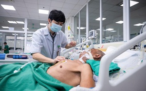 Vị bác sĩ chọn đứng ở ranh giới sinh tử, nơi 1% hy vọng cũng không được phép bỏ cuộc