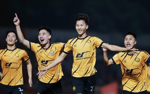 CLB Thanh Hóa dùng thủ môn thay tiền đạo: Gồng mình để tồn tại nơi đáy vực