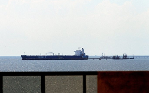 Ba tàu chở dầu cỡ lớn lên đường đến Venezuela bốc hàng, hướng đến một quốc gia Nam Á