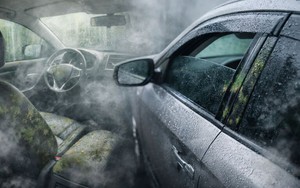 Trời nồm ẩm nên mở cửa kính ô tô?