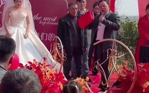 Bố cô dâu trả lại 716 triệu đồng sính lễ ngay trong đám cưới