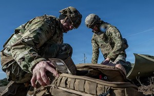 Robot y tế biết tự khâu vết thương ngay trên chiến trường