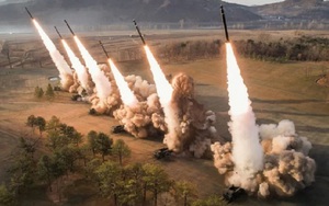 Triều Tiên phô diễn pháo phản lực siêu mạnh, bắn trúng mục tiêu hơn 350km