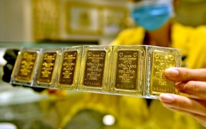 Giá vàng rung lắc dữ dội chưa từng có, chuyên gia cảnh báo nhà đầu tư