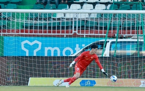 Tỏa sáng tại V.League, thủ môn "hot boy" ca ngợi: "Tinh thần, khao khát của U23 Việt Nam đáng học hỏi"