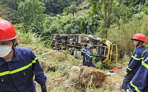 Xe tải lao xuống vực đèo Bảo Lộc, 2 người thương vong