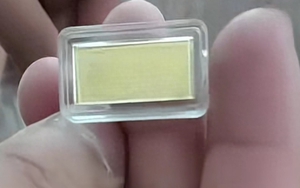 Phát hiện 1 thỏi vàng trong gói mì ăn liền 22.000 đồng