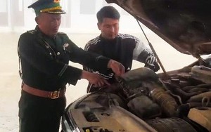 Bí mật dưới nắp capo xe bán tải Ford Ranger di chuyển qua biên giới