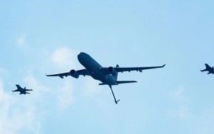 Công nghệ tiếp nhiên liệu tự động trên không lần đầu chinh phục bầu trời