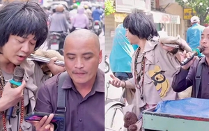 Nam ca sĩ giàu có mặc đồ ăn xin rách rưới, đứng hát giữa đường