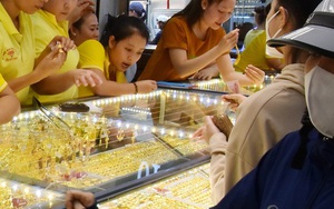 Giá vàng hôm nay 6-2: Sụt giảm mạnh