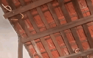 Dọn nhà đón Tết, gia chủ "lạnh sống lưng" khi nhìn thấy cảnh tượng trên mái nhà: Có thể là ám ảnh tới già