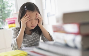 Tết chưa kịp nghỉ đã “ngập bài”: Phụ huynh than trời, học sinh stress vì bài tập xuyên kỳ nghỉ