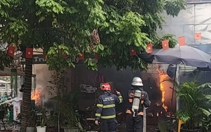 Hà Nội: Cháy quán cà phê ở Văn Phú, cột khói bốc nghi ngút