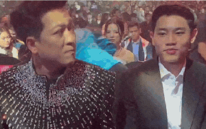 Đình Bắc ngại ngùng khi ngồi cạnh Trường Giang, gọi dạ bảo vâng cực lễ phép tại WeChoice Awards 2025