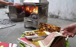 Đốt vàng mã mà không cháy hết có sao không? Chuyên gia hướng dẫn cách hóa giải đơn giản, ai cũng làm được