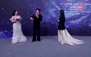 Chưa thấy ai U50 vẫn trẻ dã man thế này: 30 năm không già đi, kim cương dù bao nhiêu tuổi vẫn là kim cương