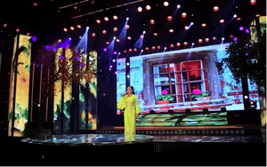 Cát-xê trăm triệu trong Vbiz không thiếu nhưng để dùng dao chặt cả khối vàng thì chỉ có một người