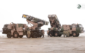 Tăng cường phòng thủ bằng tổ hợp phòng không Akash và pháo phản lực Pinaka Ấn Độ