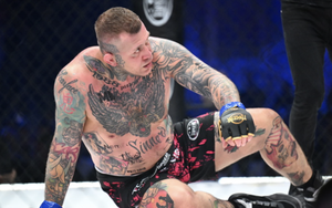 Võ sĩ MMA cắt suýt đứt tai đối thủ, tái hiện bê bối của Mike Tyson