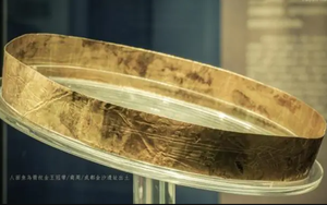 Đống "đất thải" bị bỏ quên ven đường 30 ngày không ai để ý, chuyên gia nhặt lên rồi trở thành quốc bảo