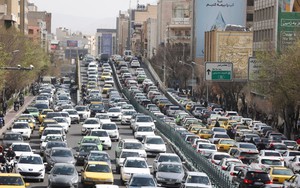 Iran là “siêu cường dầu khí”, kinh tế lạm phát hơn 40%