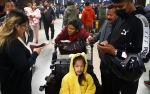 Hàng trăm ngàn hành khách mắc kẹt, hơn 1.000 chuyến bay bị hủy ở Trung Đông