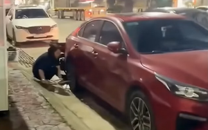 Khóa bánh ô tô của người khác đỗ trước cửa hàng ở Hải Phòng: Người phụ nữ được mời lên phường