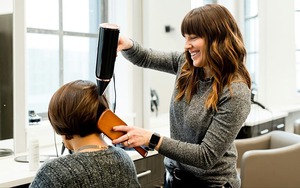 Thợ làm tóc - 'chiến binh thầm lặng' trong cuộc chiến chống biến đổi khí hậu