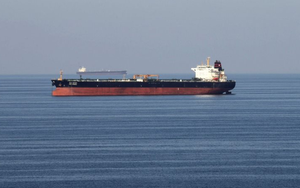 Phát hiện tàu chở 1 triệu thùng dầu âm thầm rời eo biển Hormuz trong im lặng, tắt tín hiệu định vị hướng thẳng đến một quốc gia châu Á