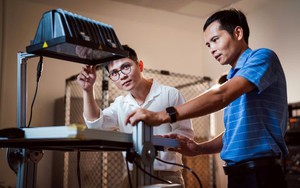 Giữa lúc giá xăng tăng, Việt Nam có startup giúp các trạm sạc xe điện giảm khoảng 40% chi phí/tháng