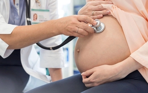 Thấy dấu hiệu lạ ở "vùng kín" khi mang thai 20 tuần, cô gái trẻ nhận kết quả khiến nhiều người giật mình