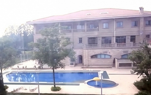 Cận cảnh biệt thự trị giá 190 tỷ đồng rộng 666m2 của MC giàu nhất showbiz