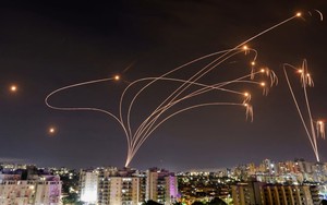 ‘Vòm sắt’ của Israel bị đánh sập bởi 100 quả rocket