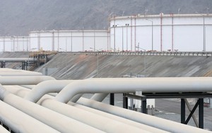 'Quân bài tẩy' với tổng công suất gần 9 triệu thùng dầu mỗi ngày giúp 2 quốc gia Trung Đông giảm phụ thuộc vào eo biển Hormuz