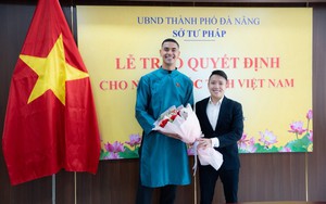 Cầu thủ nhập tịch đi bầu cử: Tự hào thực hiện trách nhiệm công dân Việt Nam