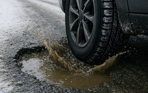 Những mẫu xe dễ hư hỏng khi 'vấp' ổ gà