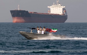 Cách Iran phân biệt loại tàu được phép đi qua eo biển Hormuz: Vì sao có giả mạo cỡ nào cũng bị "tóm sống"?