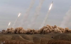 Iran phóng loạt tên lửa đạn đạo, tên lửa siêu thanh nhằm vào nhiều mục tiêu của Mỹ và Israel